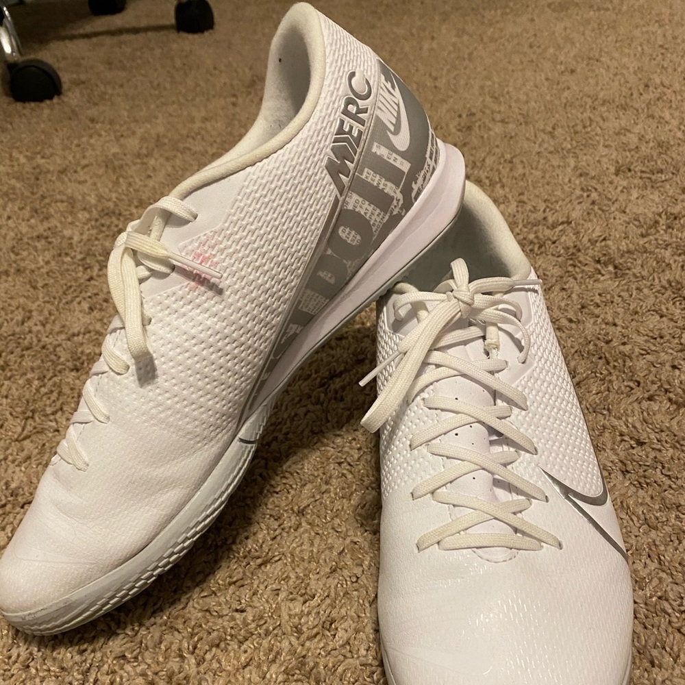 Nike indoor soccer shoes!!